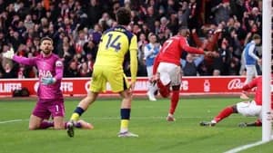 شکست سنگین تاتنهام برابر ناتینگهام فارست و انتقادات شدید از توماس فرانک