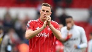 عمل جراحی کریس وود، مهاجم ناتینگهام فارست؛ دوران سخت و طولانی دوری از میادین