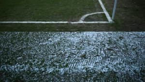 تعویق چهار مسابقه فوتبال لیگ دو و جام حذفی در انگلیس به دلیل یخبندان