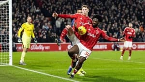 تساوی بدون گل آرسنال مقابل ناتینگهام فارست و جنجال پنالتی بحث‌برانگیز