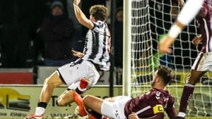 شکست هارتس با ۱۰ نفر مقابل سنت میرن؛ هشدار مک‌اینِس به بازیکنان