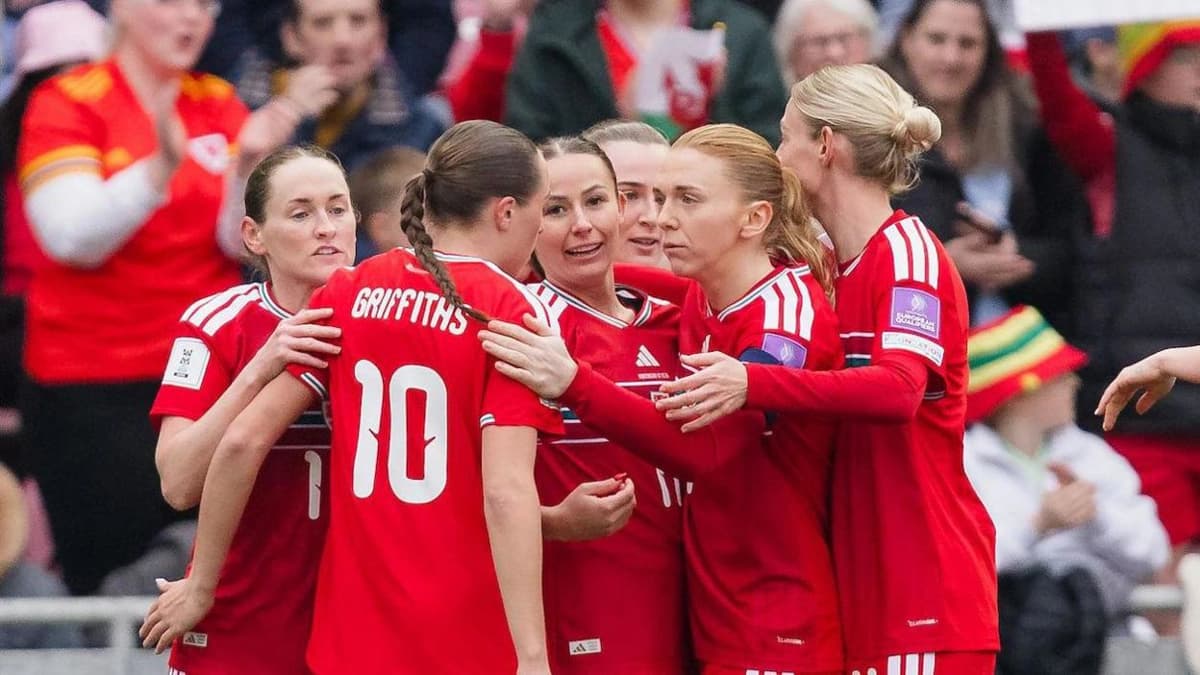 برد قاطع تیم ملی فوتبال زنان ولز برابر مونته‌نگرو، اما درخواست پیشرفت بیشتر از سوی ویلکینسون