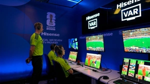 داور VAR و حواشی علامت دست بحث‌برانگیز در جام جهانی ۲۰۲۶