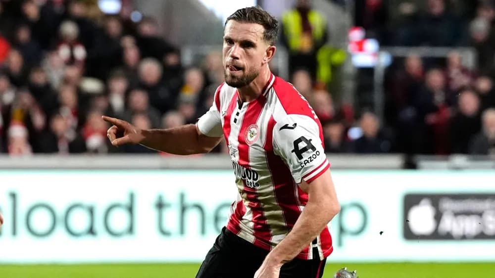 ادای احترام هندرسون به جوتا پس از نخستین گلش در لیگ پس از چهار سال