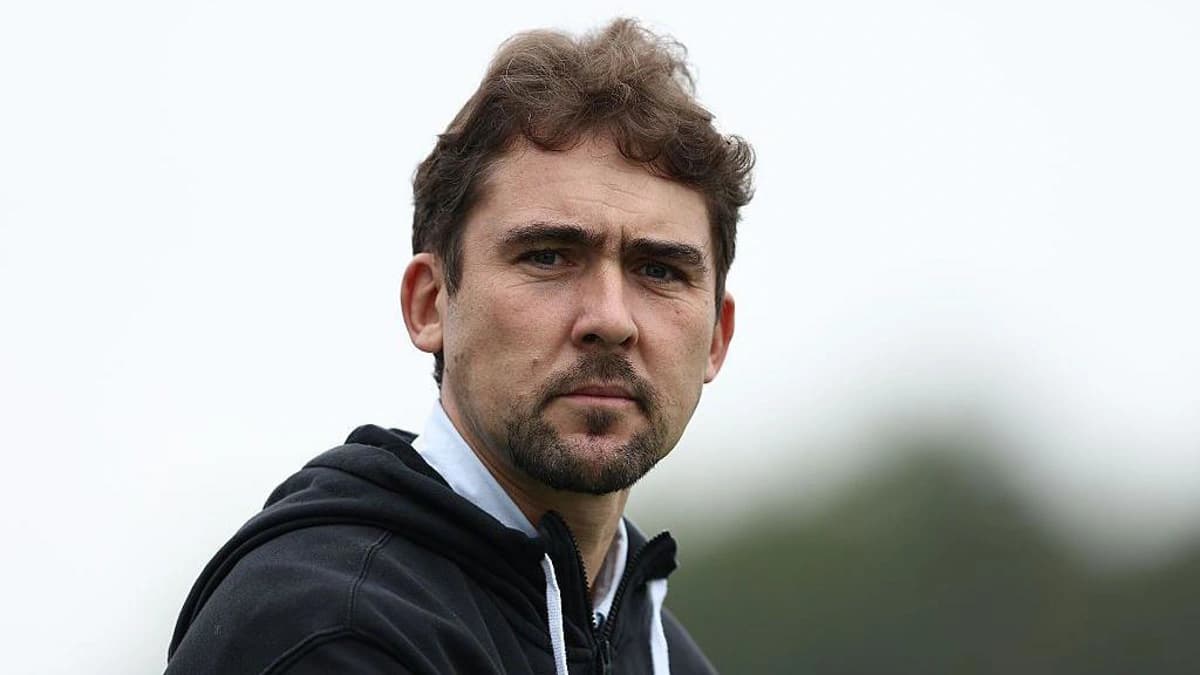 اخراج سرمربی لندن سیتی لایونسس در میانه فصل سوپر لیگ فوتبال زنان