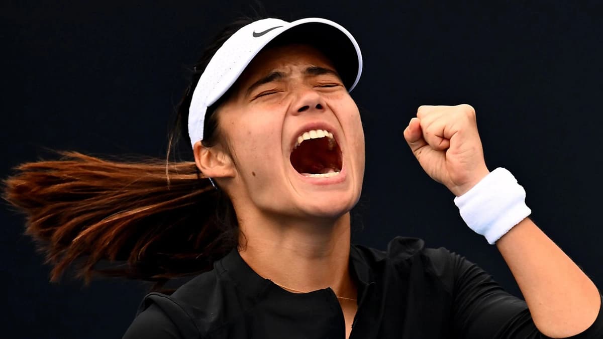 اولین پیروزی فصل اما رادوکانو پس از وقفه باران در هوبرت اینترنشنال