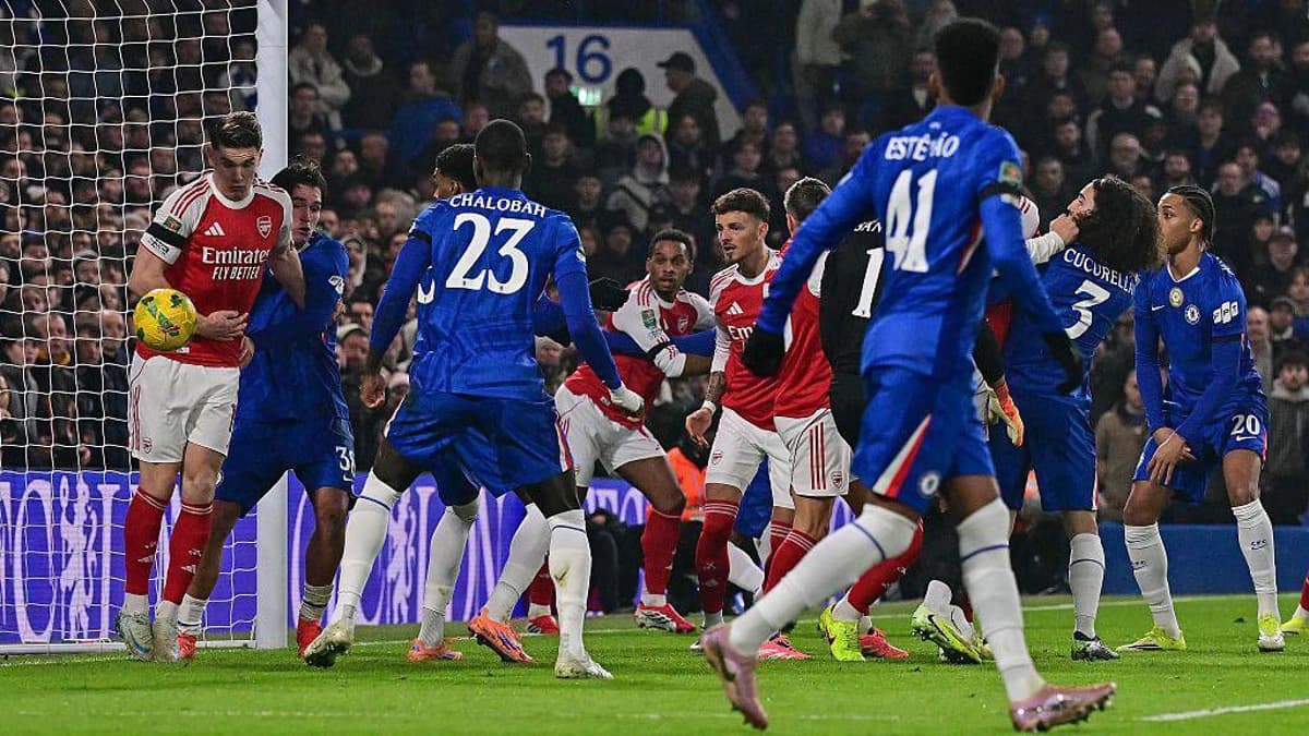 بررسی جنجال‌های آفساید و VAR؛ چرا تصمیمات در بازی‌های منچستر سیتی و آرسنال متفاوت بود؟