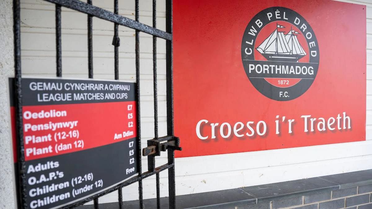 دستگیری یک بازیکن پس از حادثه خشونت‌آمیز در مسابقه فوتبال دسته سوم ولز