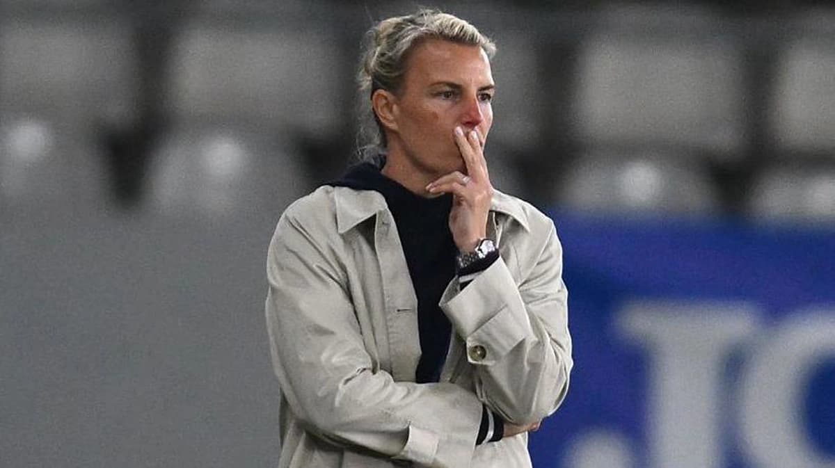 آیا جستجو برای مربی جدید تیم زنان ایرلند شمالی به رؤیای جام جهانی آسیب می‌زند؟