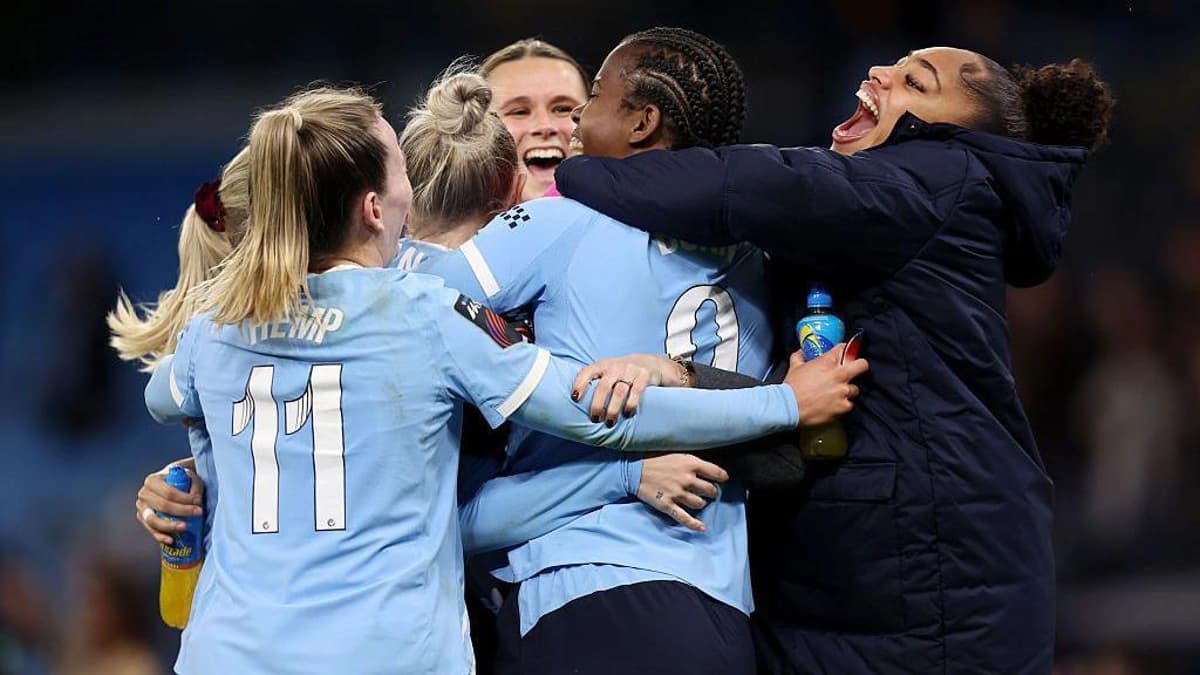 چرا منچسترسیتی جای چلسی را بهعنوان بهترین تیم فوتبال زنان انگلیس گرفت؟