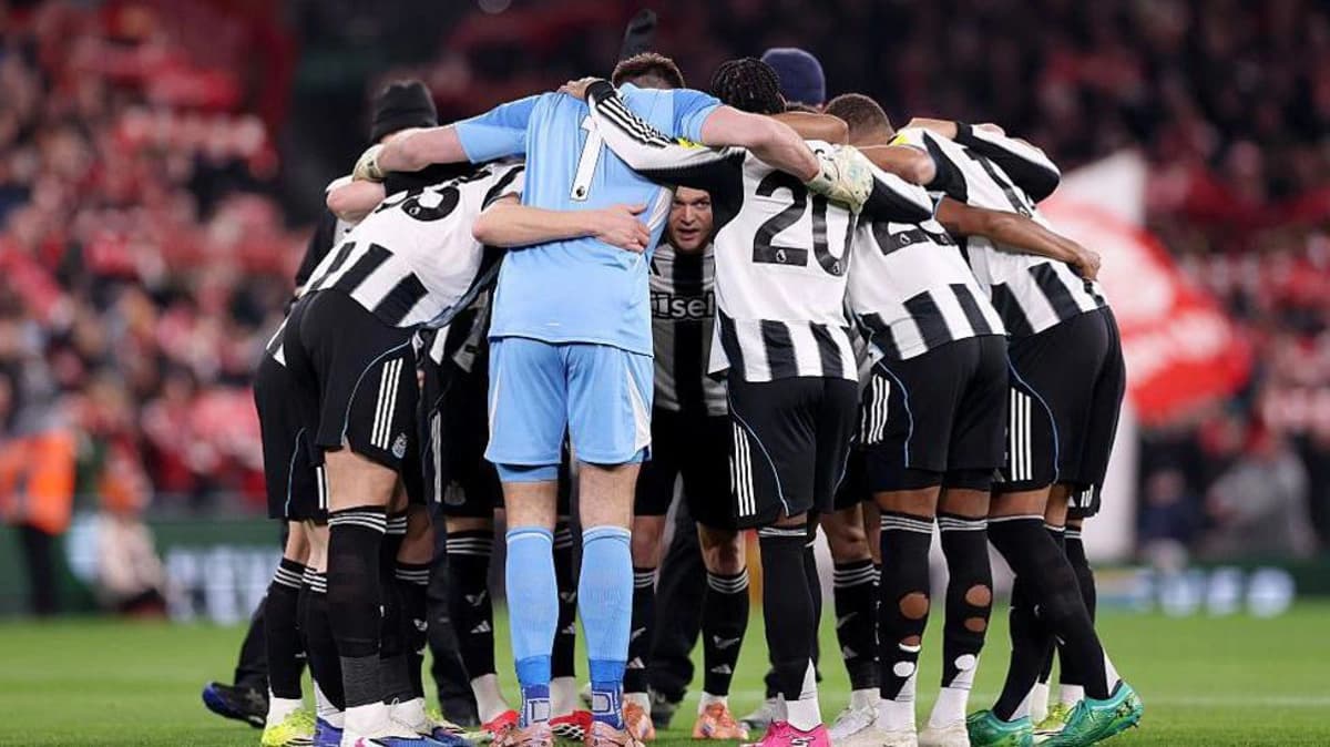 اقدام باشگاه نیوکاسل پس از تنها ماندن ماسکات خردسال در زمین