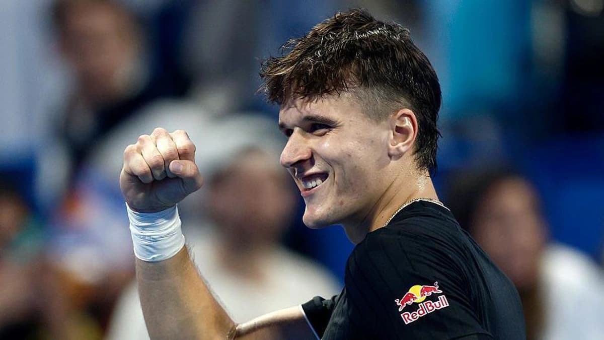 شگفتی منسیک برابر سینر و صعود به نیمه‌نهایی قطر