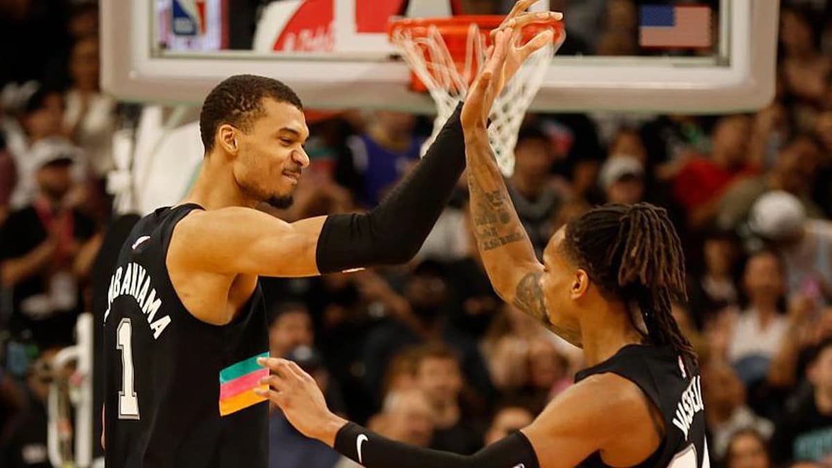 بازگشت درخشان ویکتور ومبانیاما در پیروزی شگفت‌انگیز سن‌آنتونیو اسپرز مقابل لس‌آنجلس کلیپرز