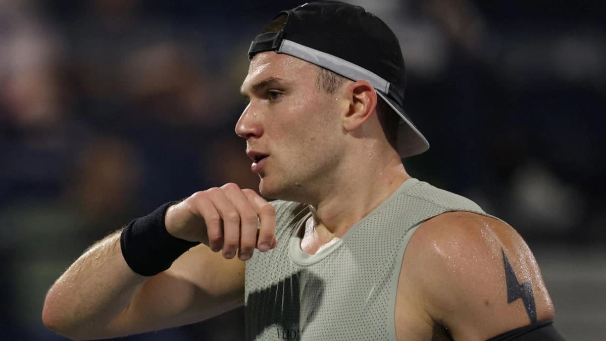 شکست جک دریپر مقابل آرتر ریندرکنش در دور دوم مسابقات تنیس دبی