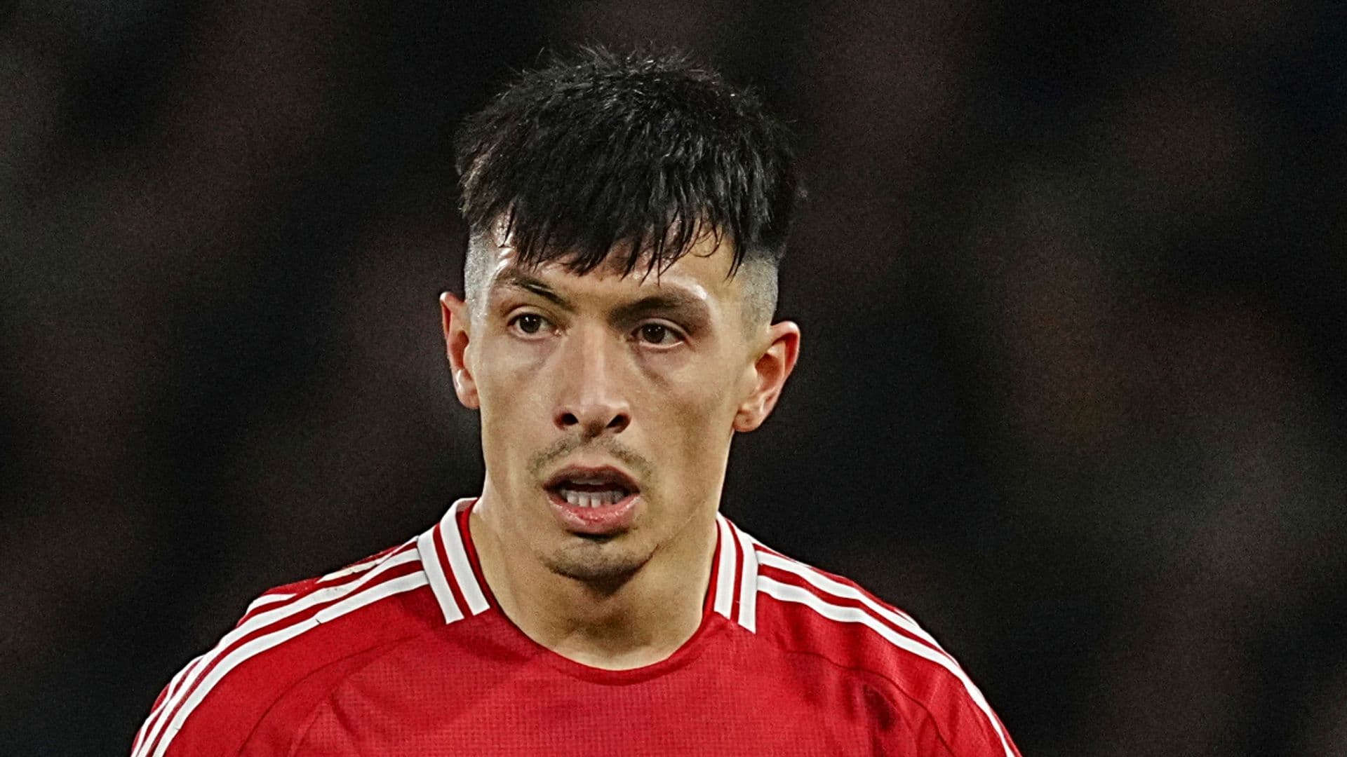 تلاش لیساندرو مارتینز، مدافع منچستریونایتد، برای بازگشت سریع‌تر به میادین