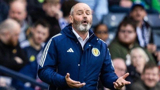 واکنش هواداران اسکاتلند به شکست مقابل ایسلند؛ کار برای استیو کلارک تمام است؟