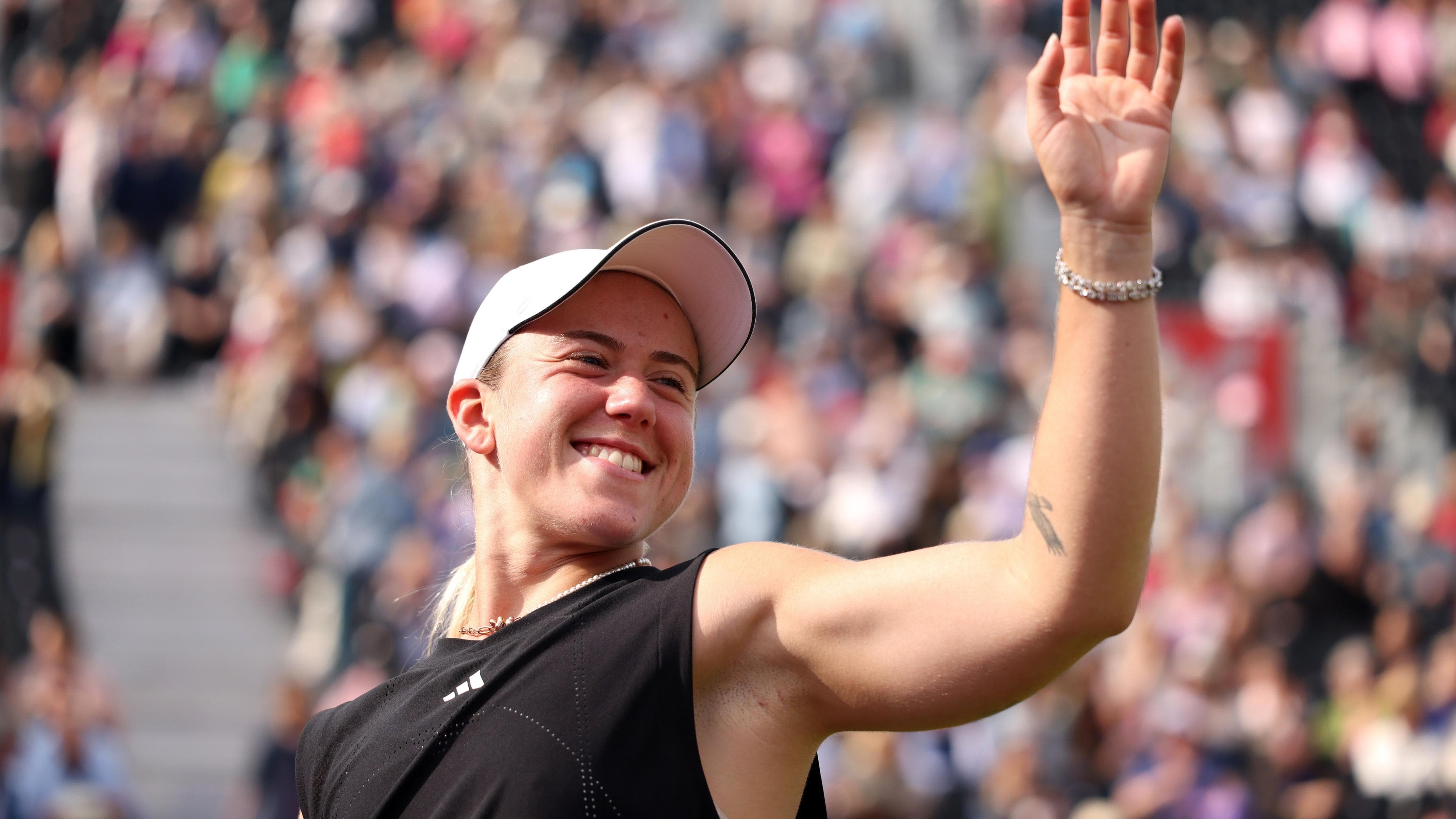 سونای کارتَل تاریخ‌ساز شد؛ پیروزی بزرگ در بازگشت تنیس بانوان به کوئینز پس از ۵۲ سال