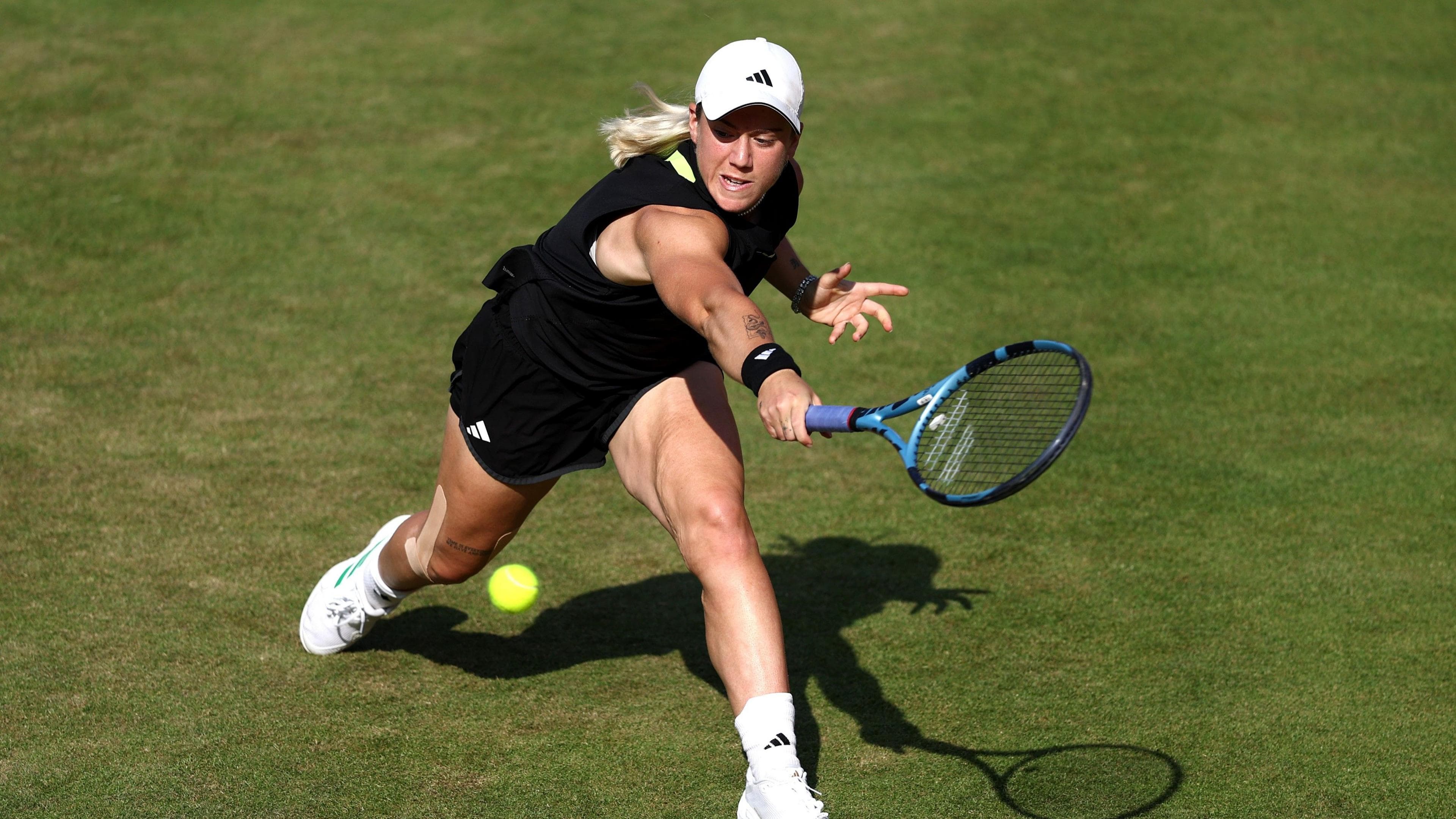 ناکامی سونای کارتال مقابل انیسیمووا در مرحله یک‌هشتم نهایی کویینز