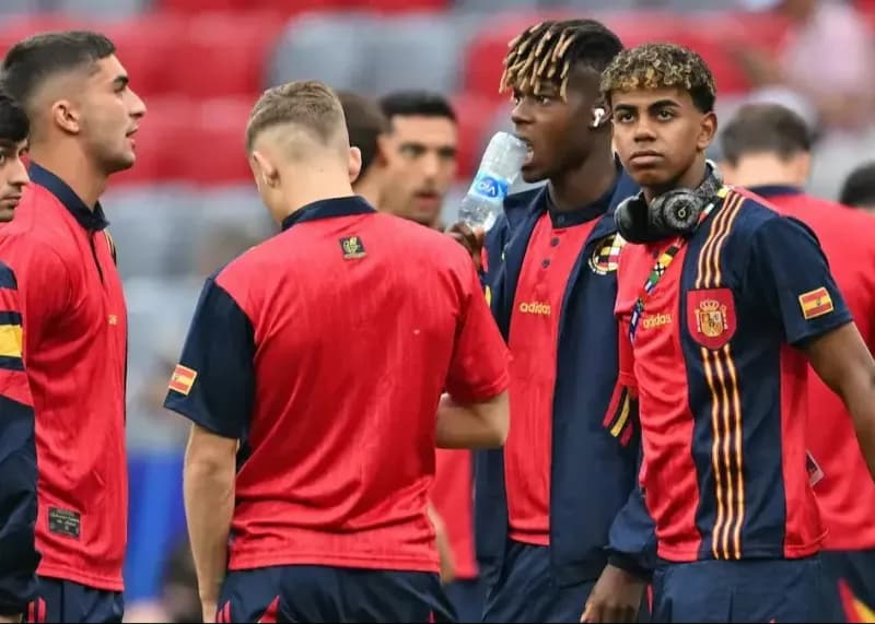 بارسا جای رفیق‌بازی نیست؛ پاسخ دکو به ناامیدی یامال