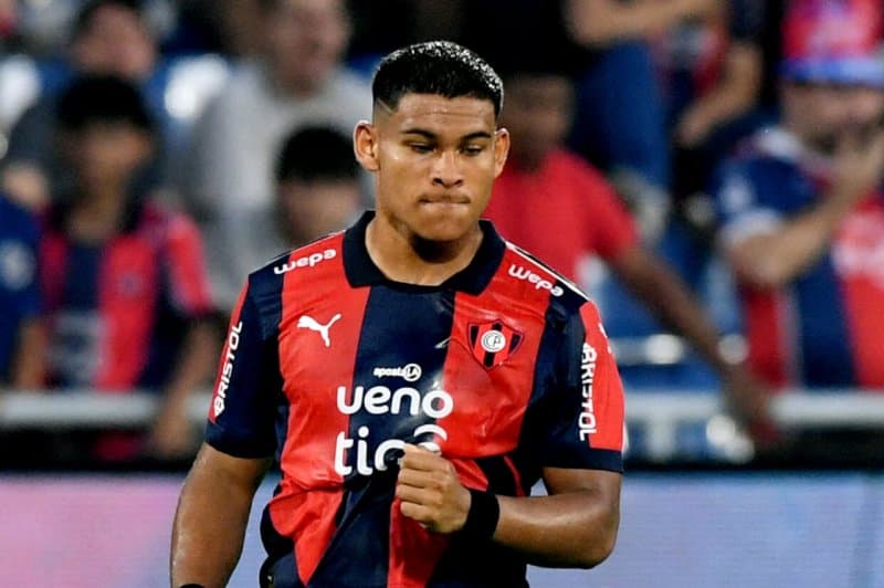 رسمی: دیگو لئون، پدیده پاراگوئه به منچستریونایتد پیوست