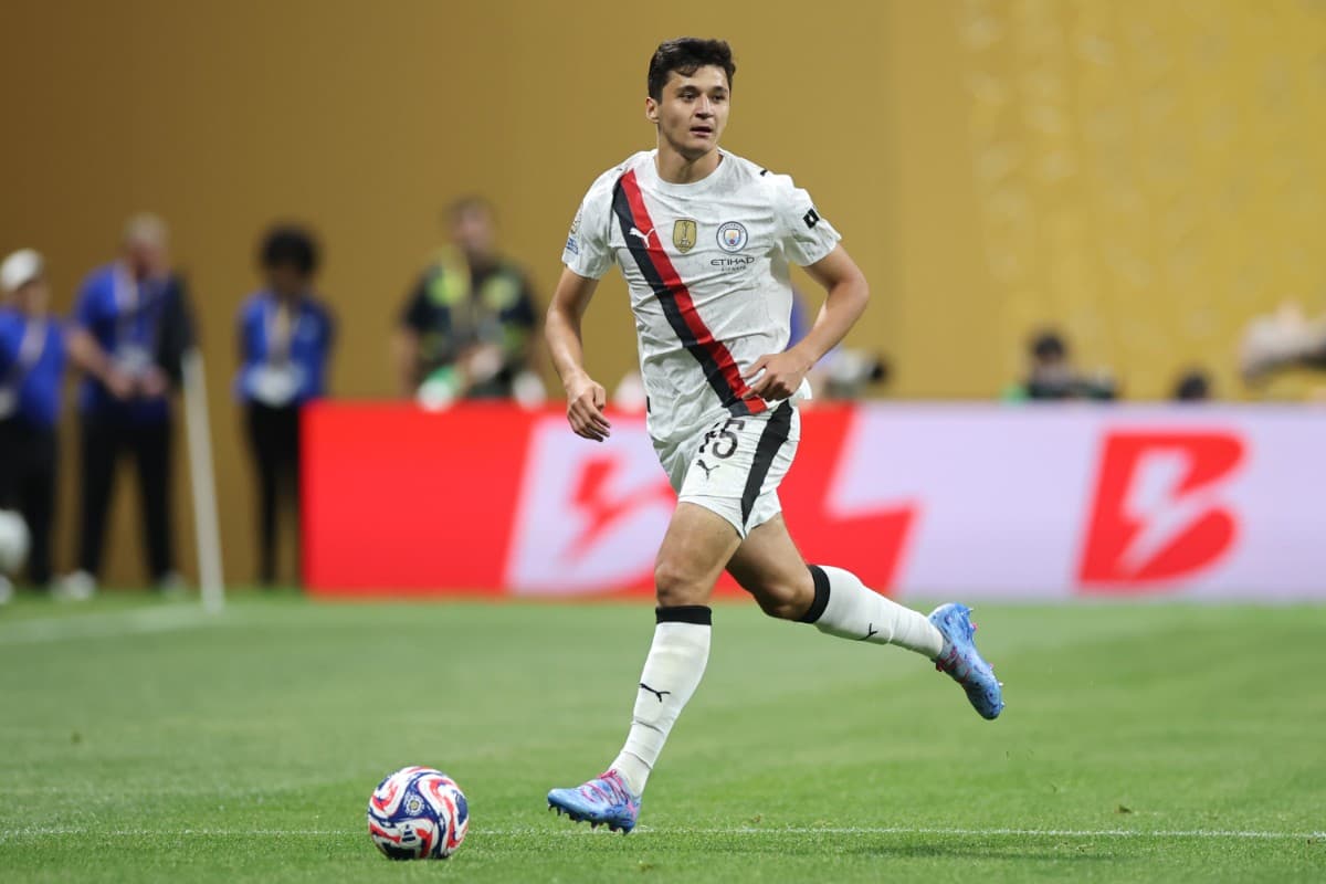 آیا منچسترسیتی راه‌حل مناسبی برای مشکل دفاع راست دارد؟