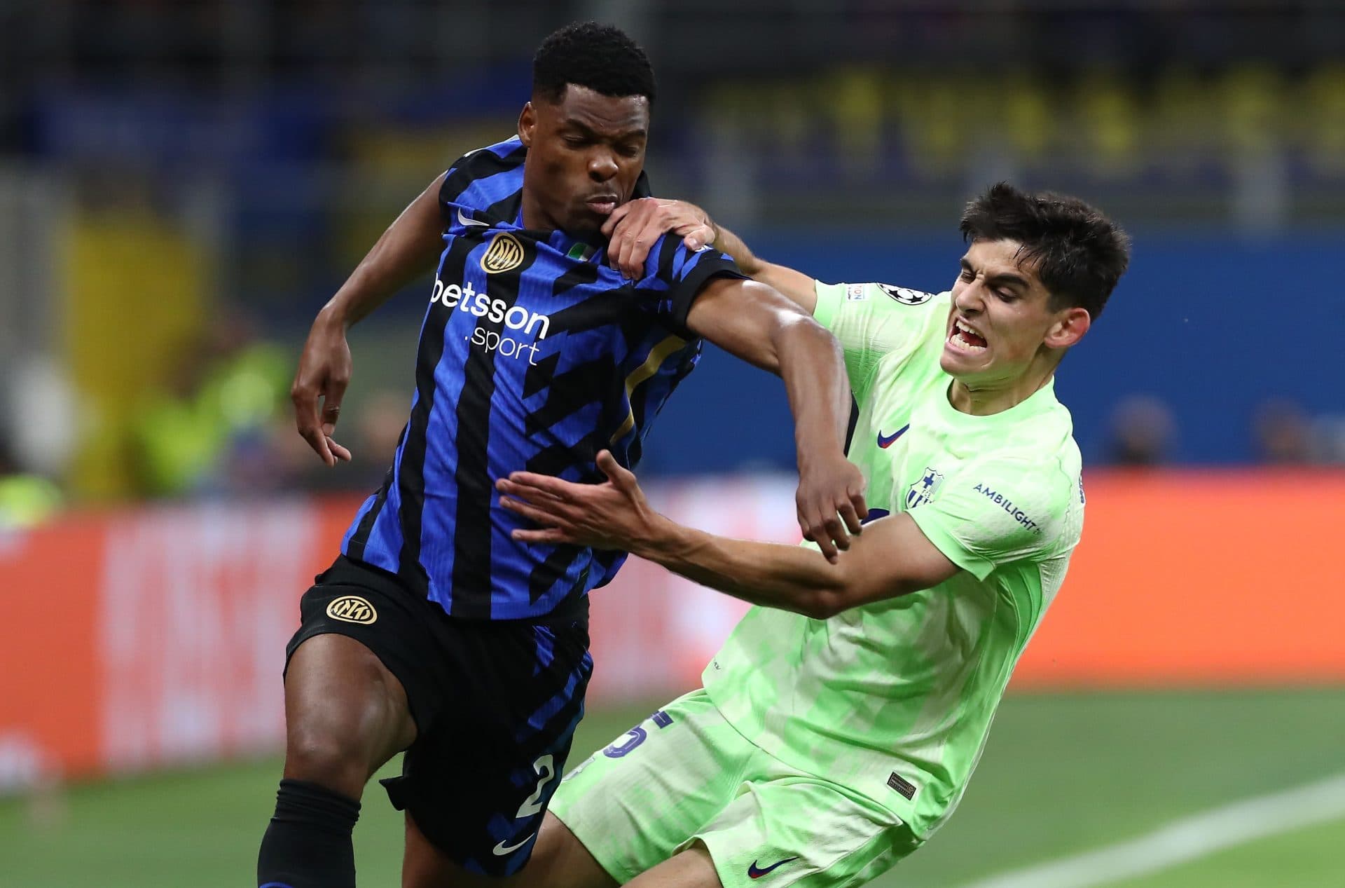 نگاه باشگاه بارسلونا به دنزل دومفریس: تحسین اما نه اولویت نقل‌وانتقالاتی