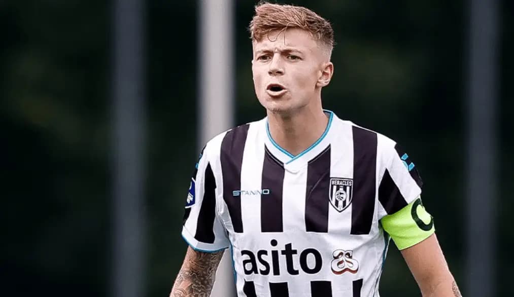 مدافع جوان هراکلس آلمِلو برای کسب تجربه به دی گرافشاپ قرض داده شد