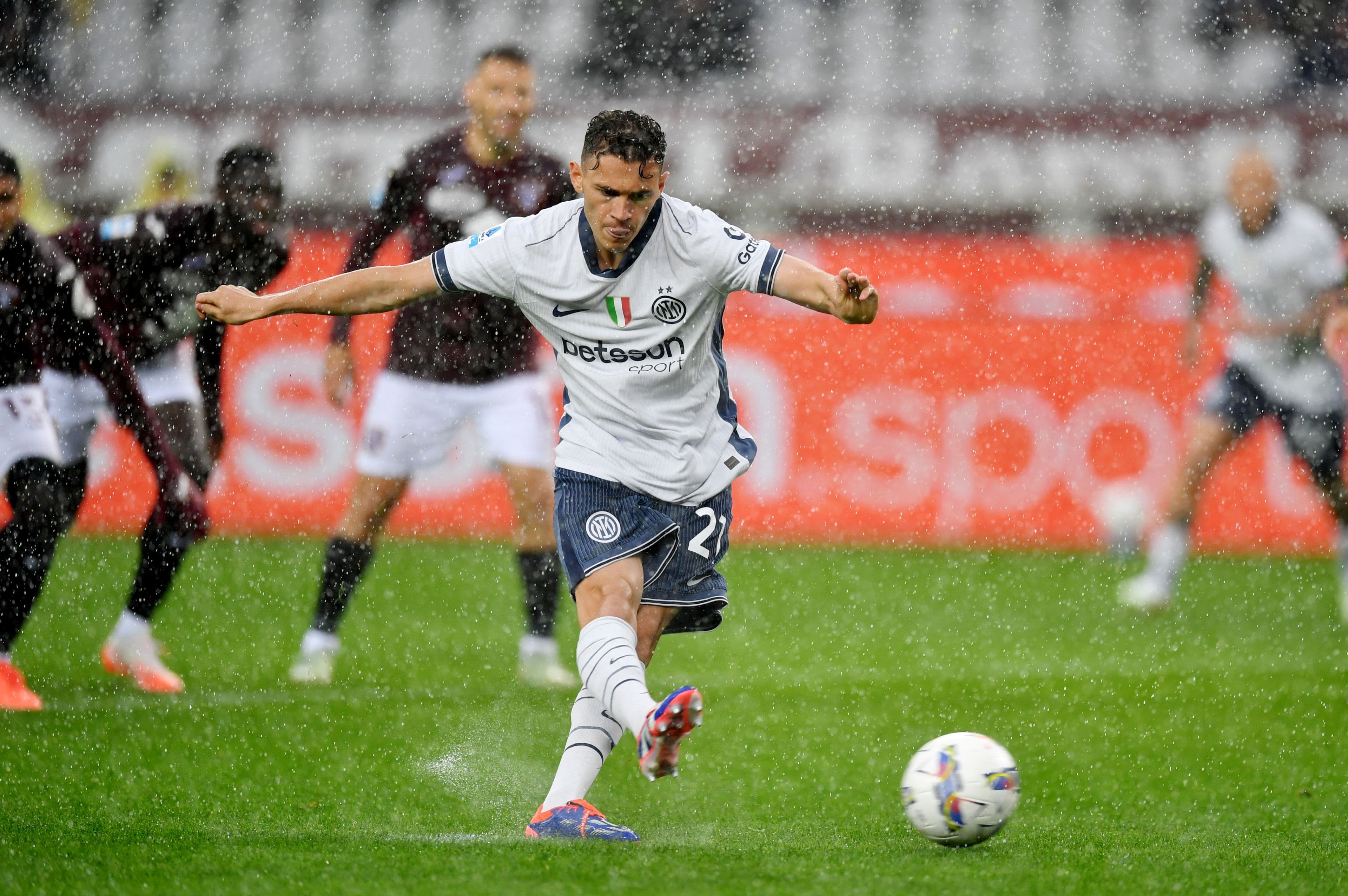 بازار نقل و انتقالات اینتر میلان متوقف شد؛ دشواری در فروش چهار ستاره اصلی