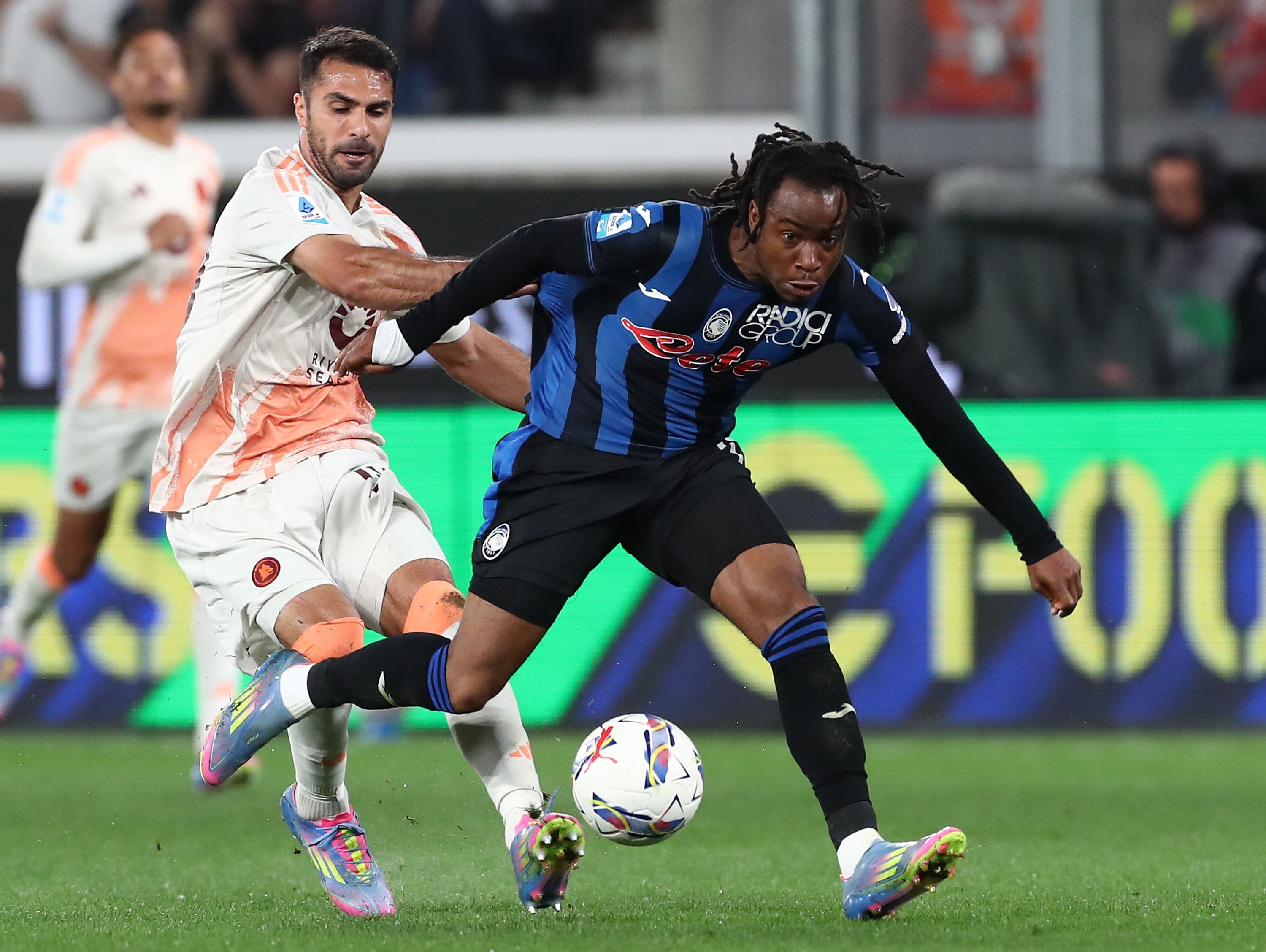 آینده لوکمن همچنان نامشخص؛ مذاکرات اینتر و آتالانتا ادامه دارد