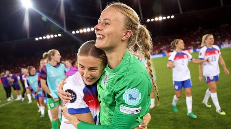 دورنمایی از قهرمانی دوباره انگلیس در یورو ۲۰۲۵؛ کلویی کلی و هانا همپتون، ستارگان روزهای سخت