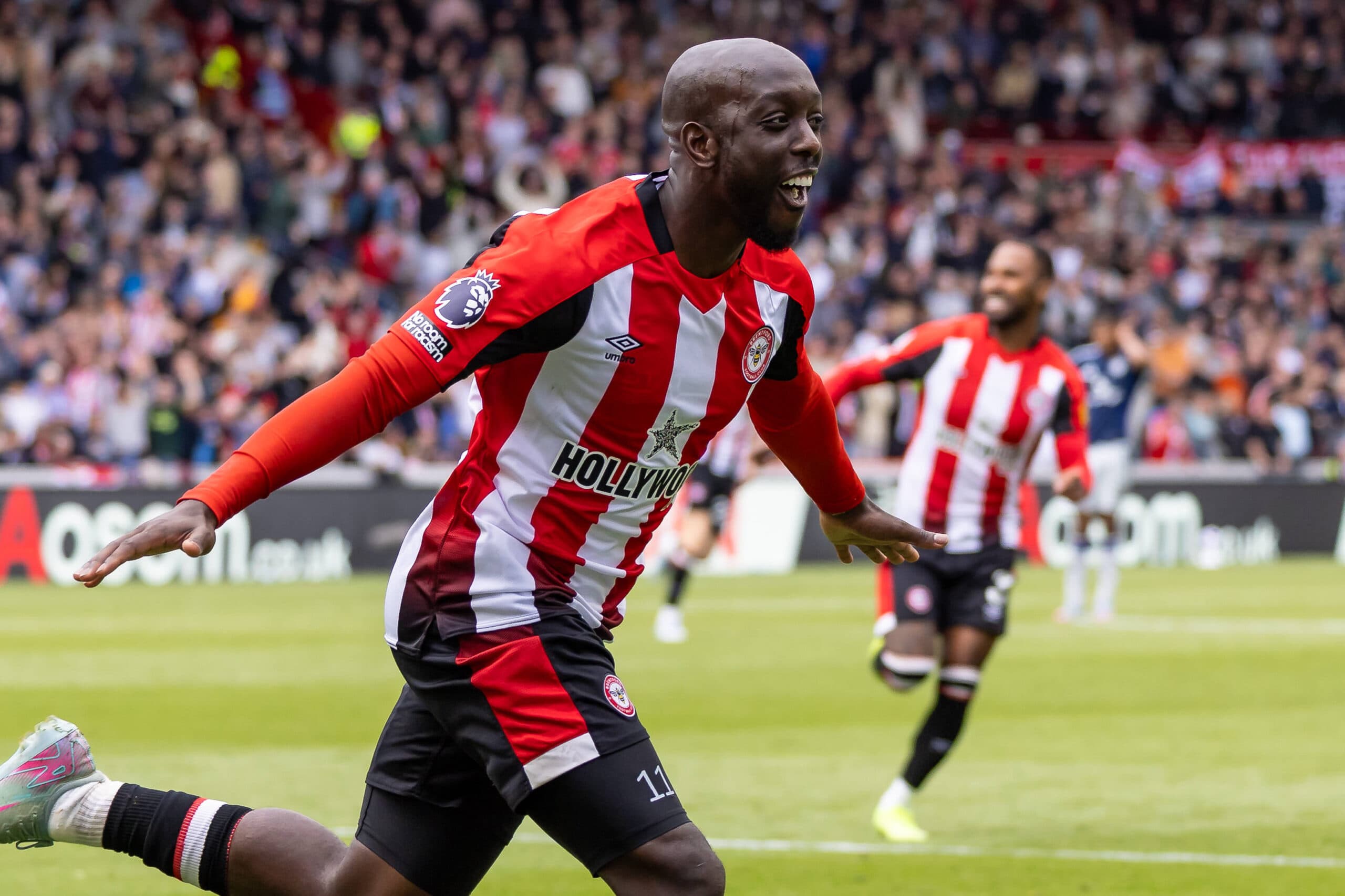 اصرار ویسا برای پیوستن به نیوکاسل؛ تقابل برنتفورد و مهاجم گلزن