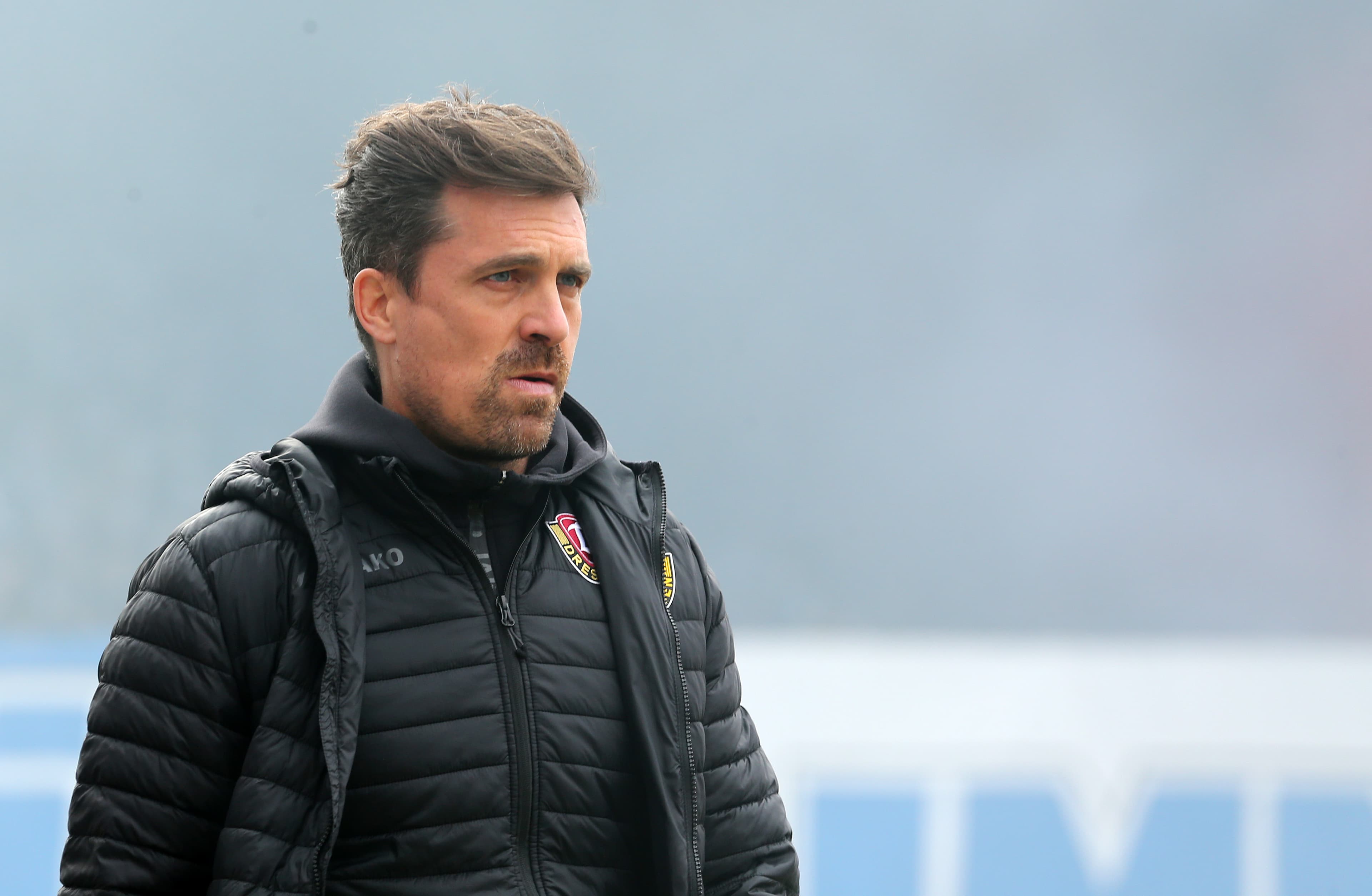 مربی دینامو درسدن به خاطر ورود به زمین در بازی دوستانه محروم شد