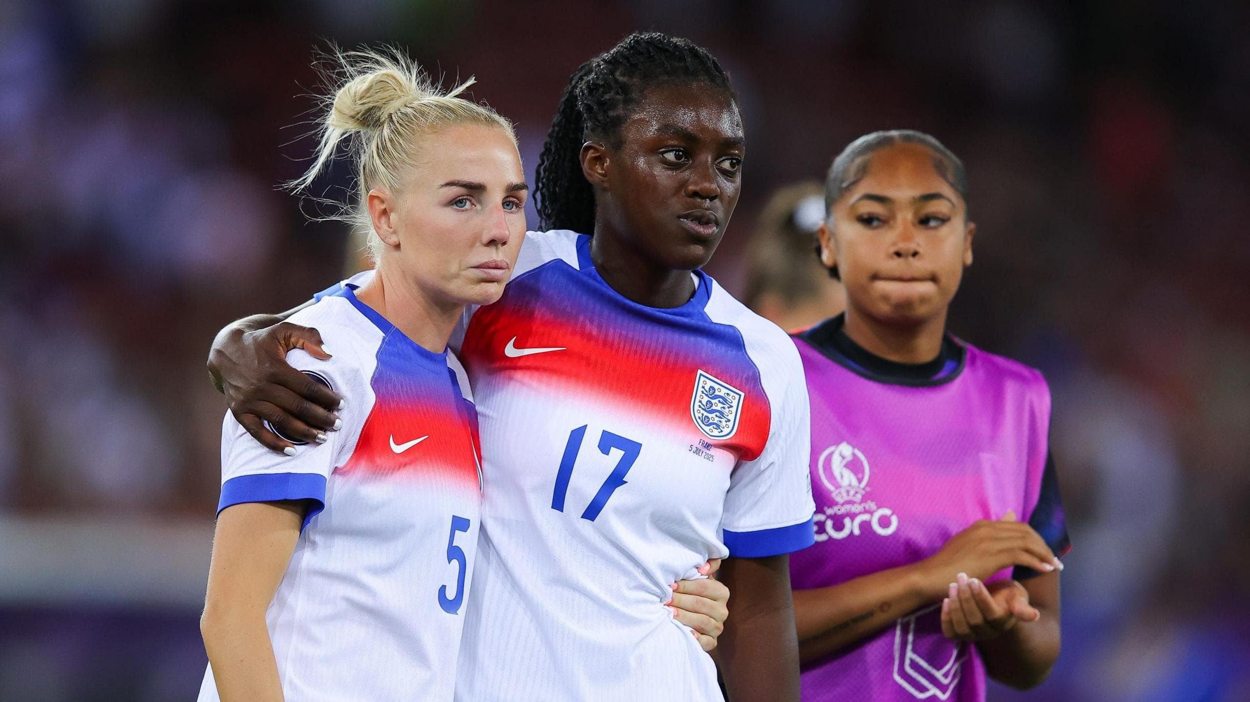 خانواده انگلیس من را زیر پر و بال خود گرفت - میشل آجیمَنگ