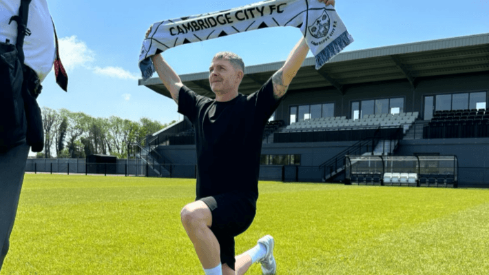 جیمی کیورتون؛ مهاجم سابق لیگ برتر که در ۵۰ سالگی هنوز فوتبال بازی می‌کند!