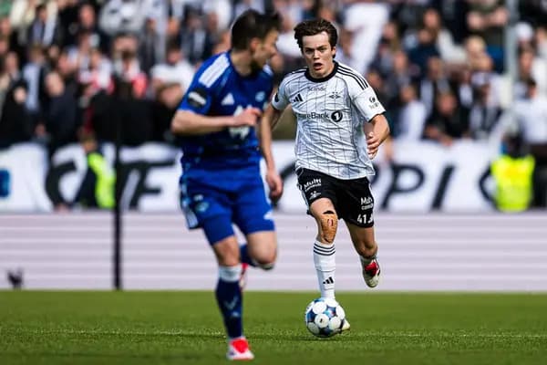 انتقال قرضی سوره نیپن به آژاکس منتفی شد؛ آینده هافبک جوان منچسترسیتی چه می‌شود؟