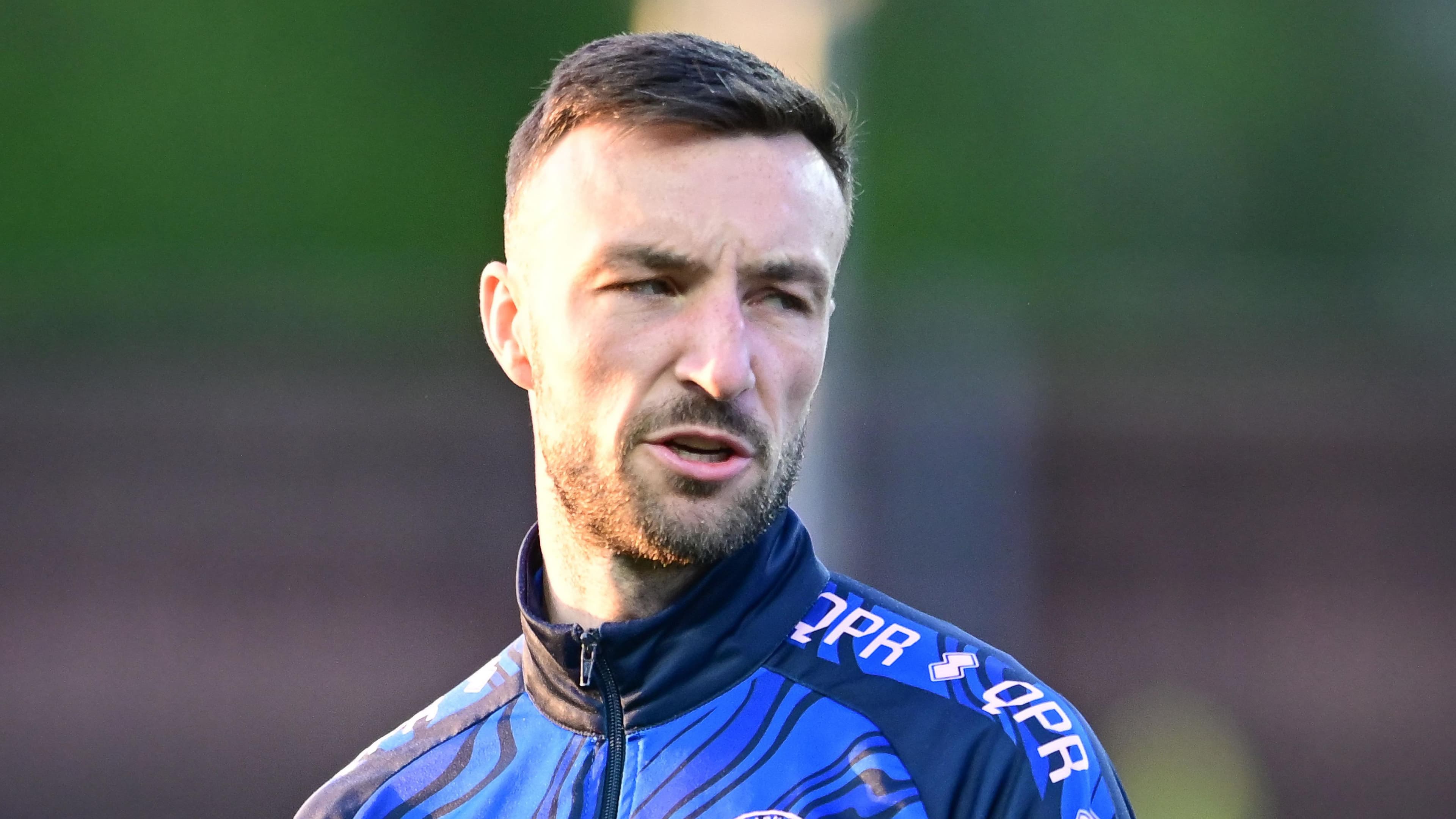 مورگان فاکس، مدافع سابق کیوپی‌آر به ویگان اتلتیک پیوست