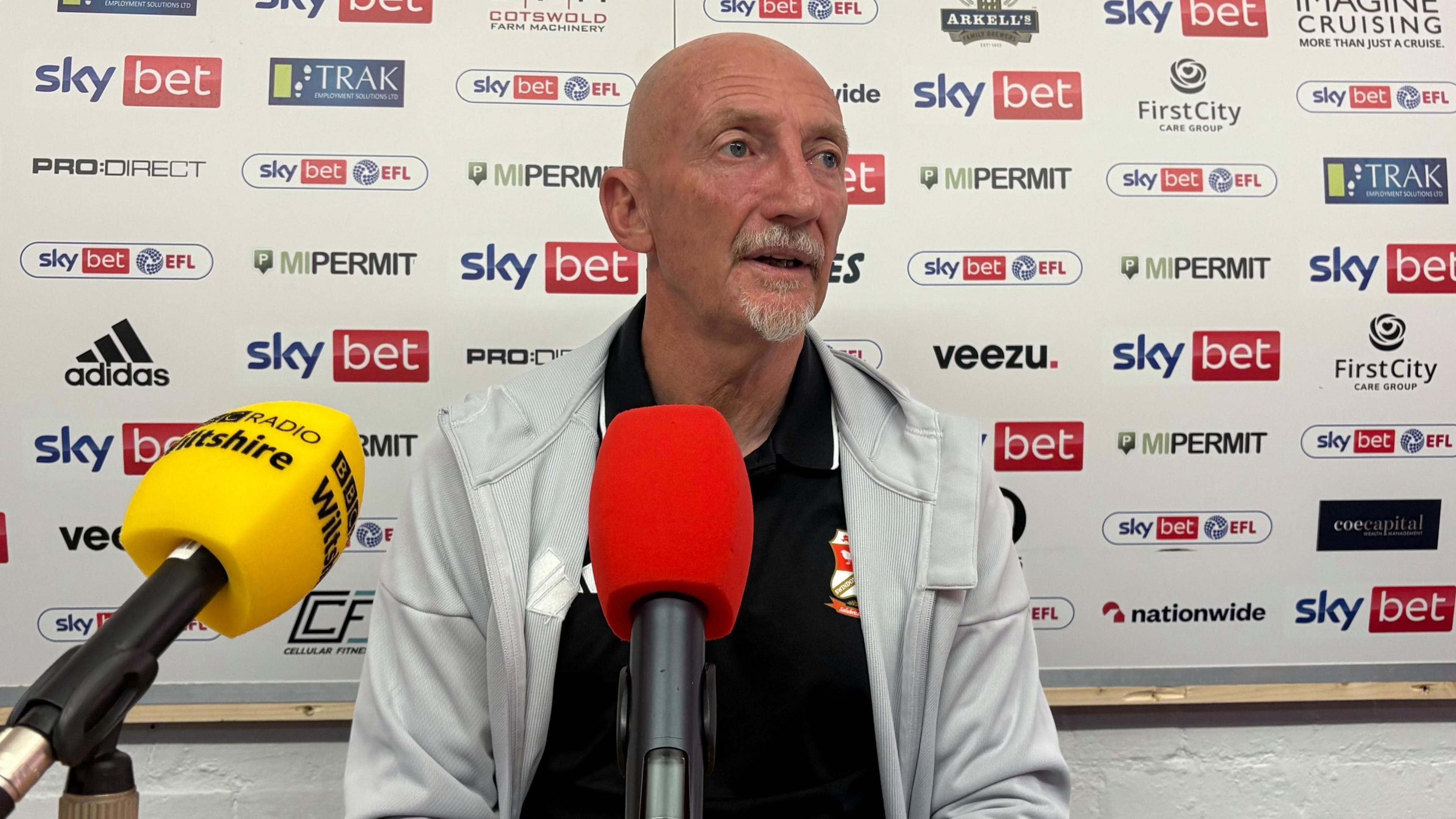 واکنش شدید باشگاه سوئیندون به رفتار ناپسند هواداران در دیدار مقابل والسال