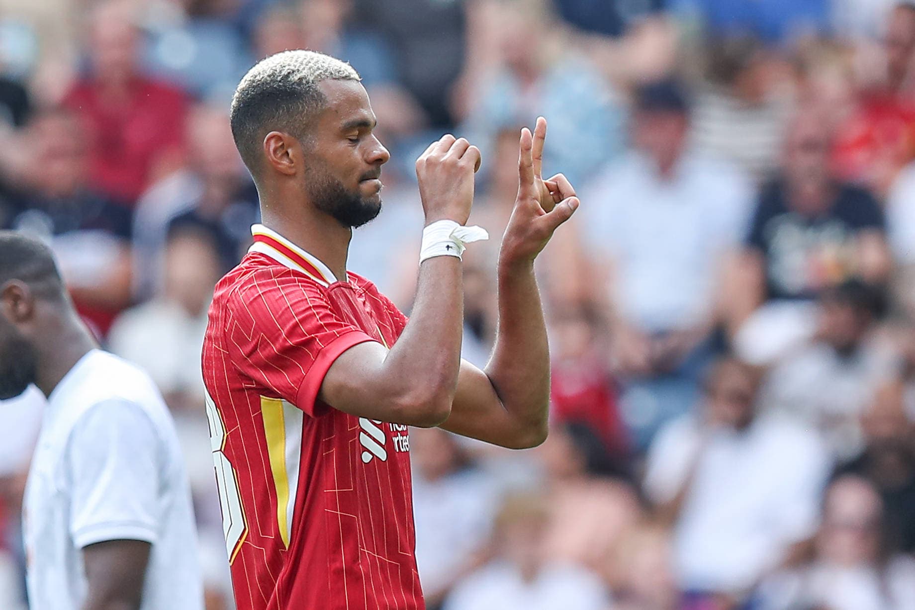 اندوه، افتخار و فوتبال: کودی خاکپو از زندگی در لیورپول پس از فقدان