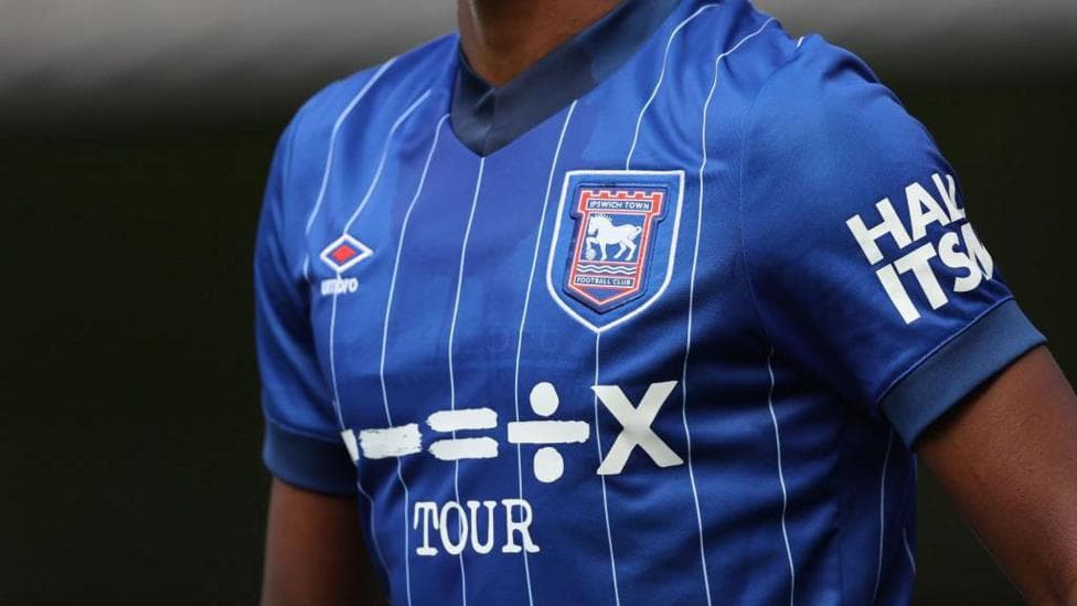 چرا اد شیرن پیراهن شماره ۱۷ تیم ایپسویچ تاون را دارد؟