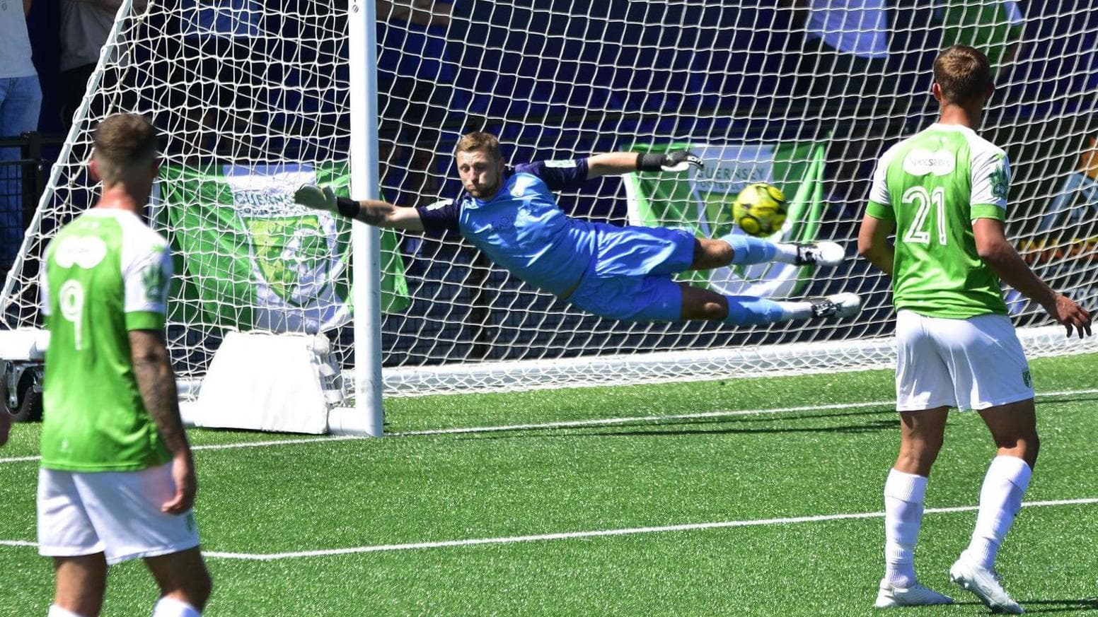 اخراج تیم فوتبال گرنزی از مسابقات جام حذفی انگلیس به دلیل اشتباه اداری