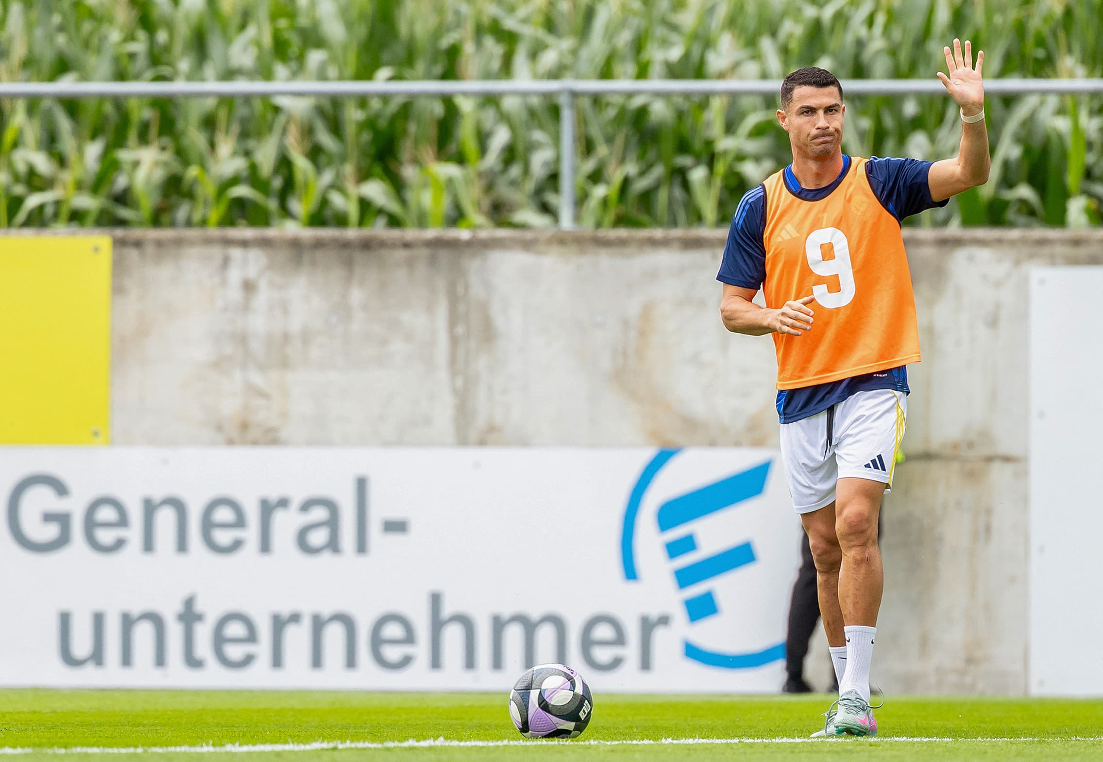 طعنه رونالدو به توپ طلای ۲۰۲۵: جایزه‌ای خیالی؟!