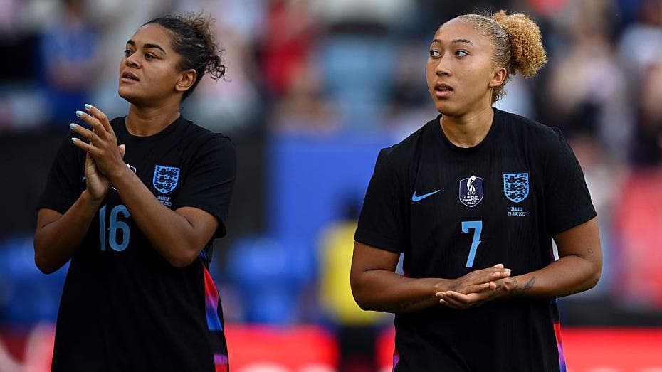 واکنش جس کارتر به نگرانی از موج توهین‌های نژادپرستانه علیه لورن جیمز