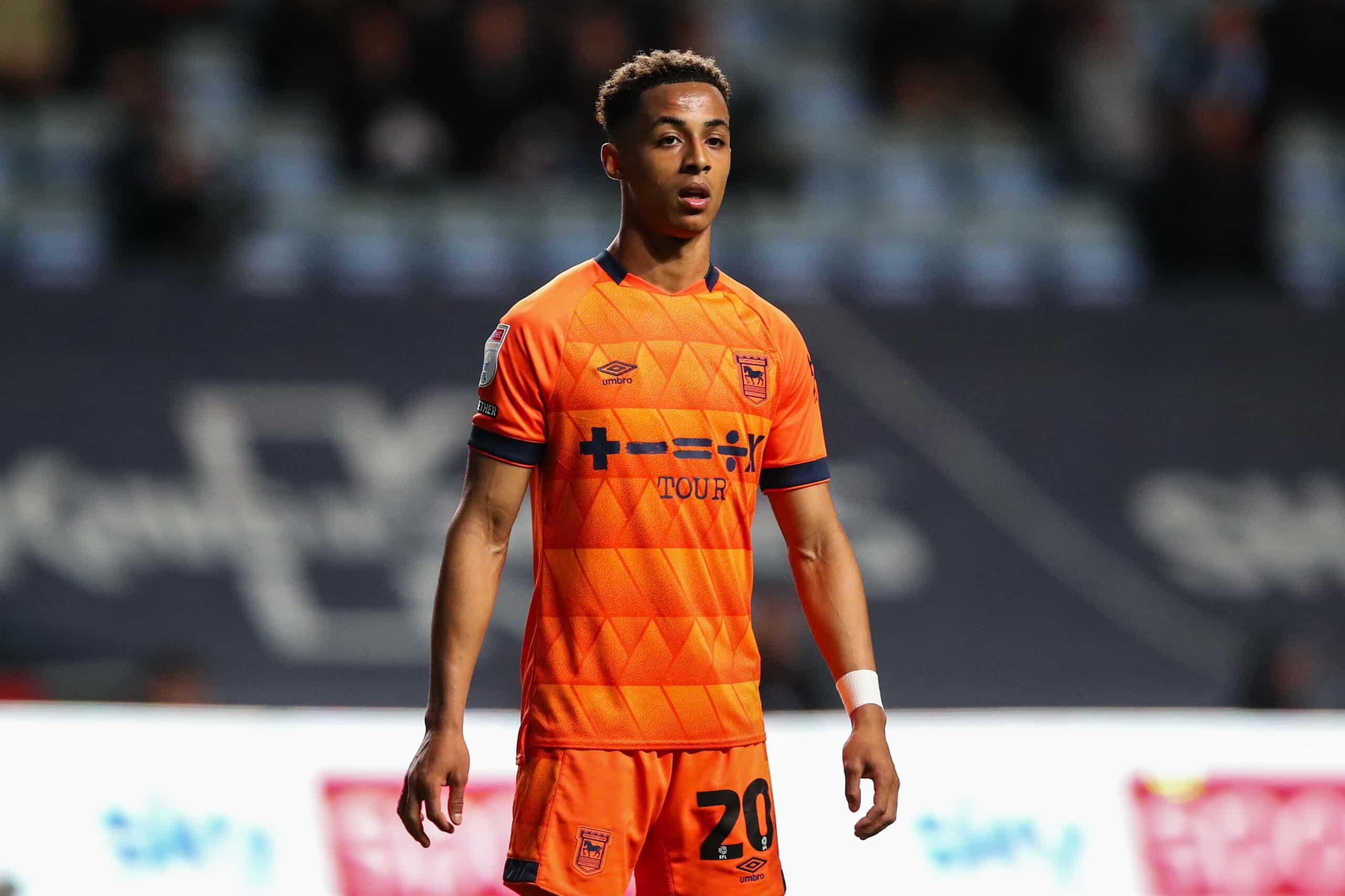 تکمیل انتقال اوماری هاچینسون به ناتینگهام فارست با مبلغ ۳۷/۵ میلیون پوند