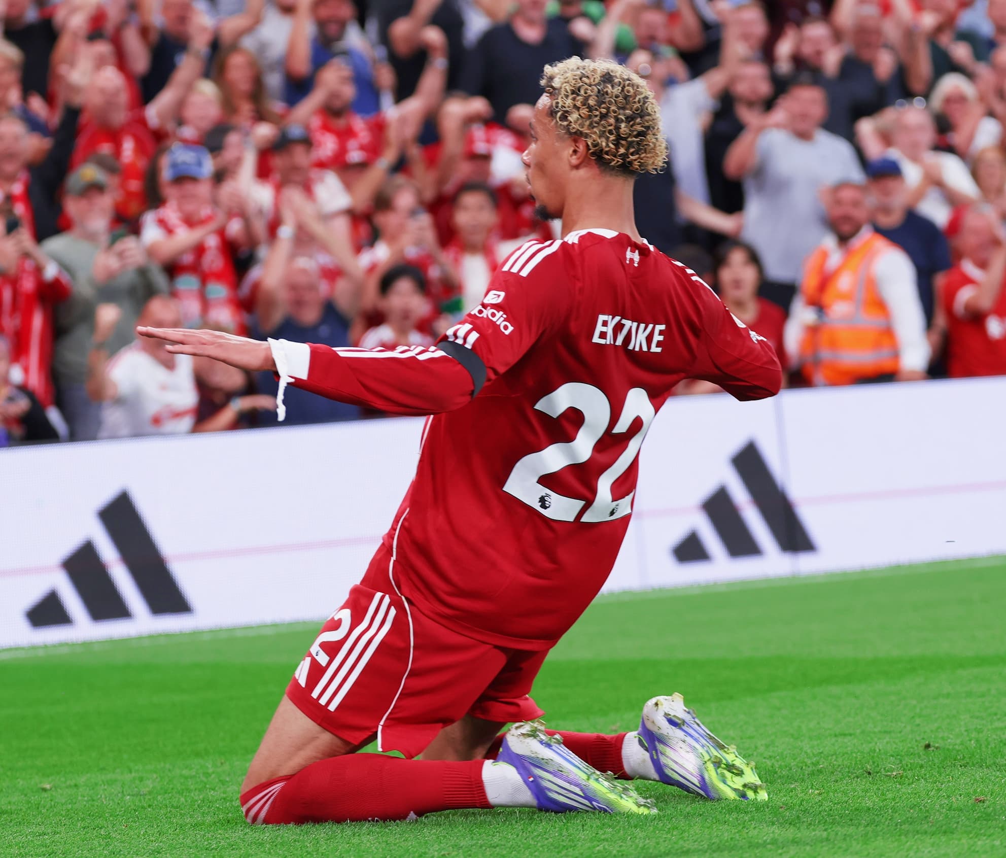 درخشش اکیتیکه، بحث بر سر برنامه نقل‌وانتقالات لیورپول را داغ کرد