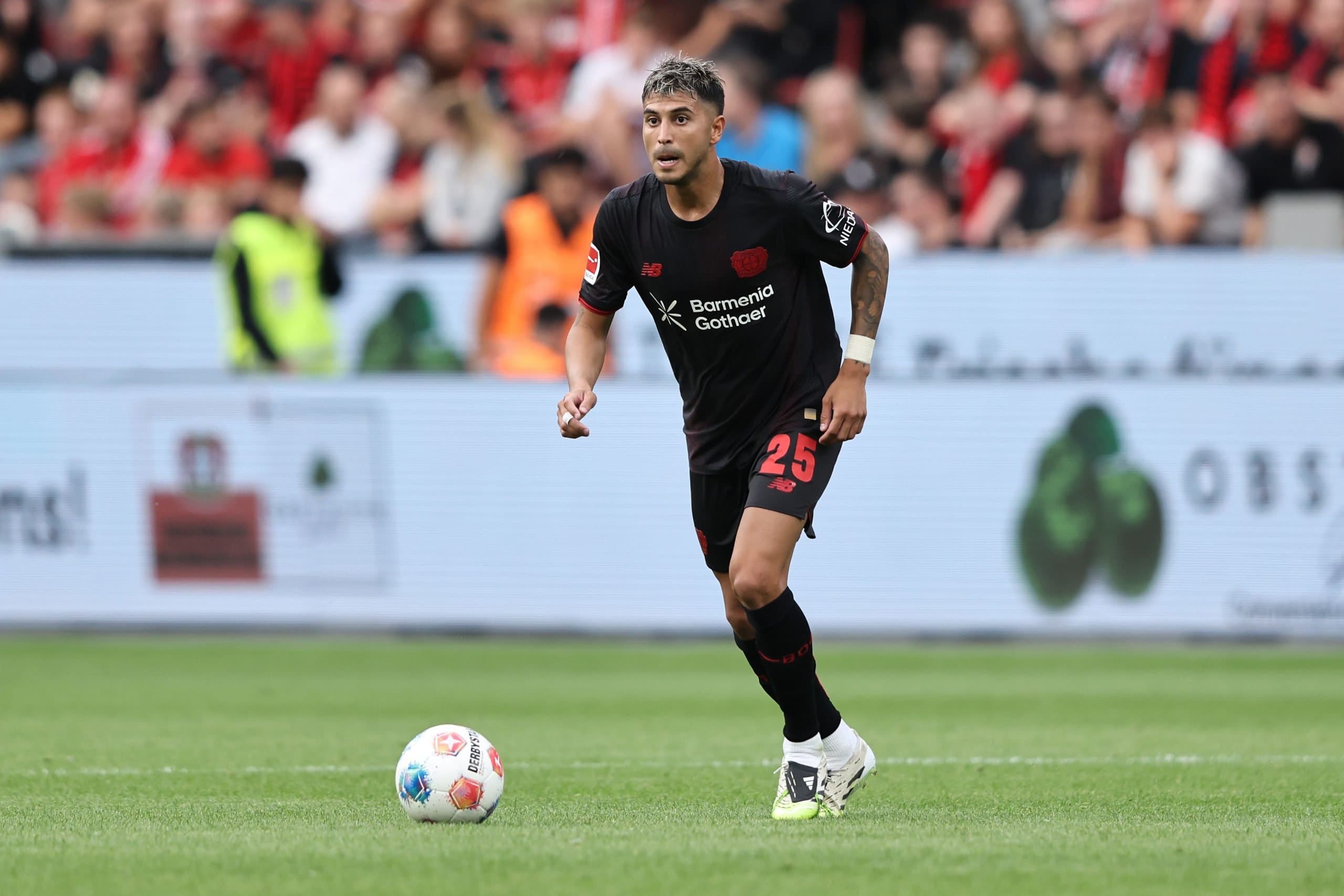 بایرلورکوزن قصد فروش اگزکی‌یل پالاسیوس را ندارد؛ سیمون رولفس پایان پرتلاطم پنجره نقل‌وانتقالات را پی