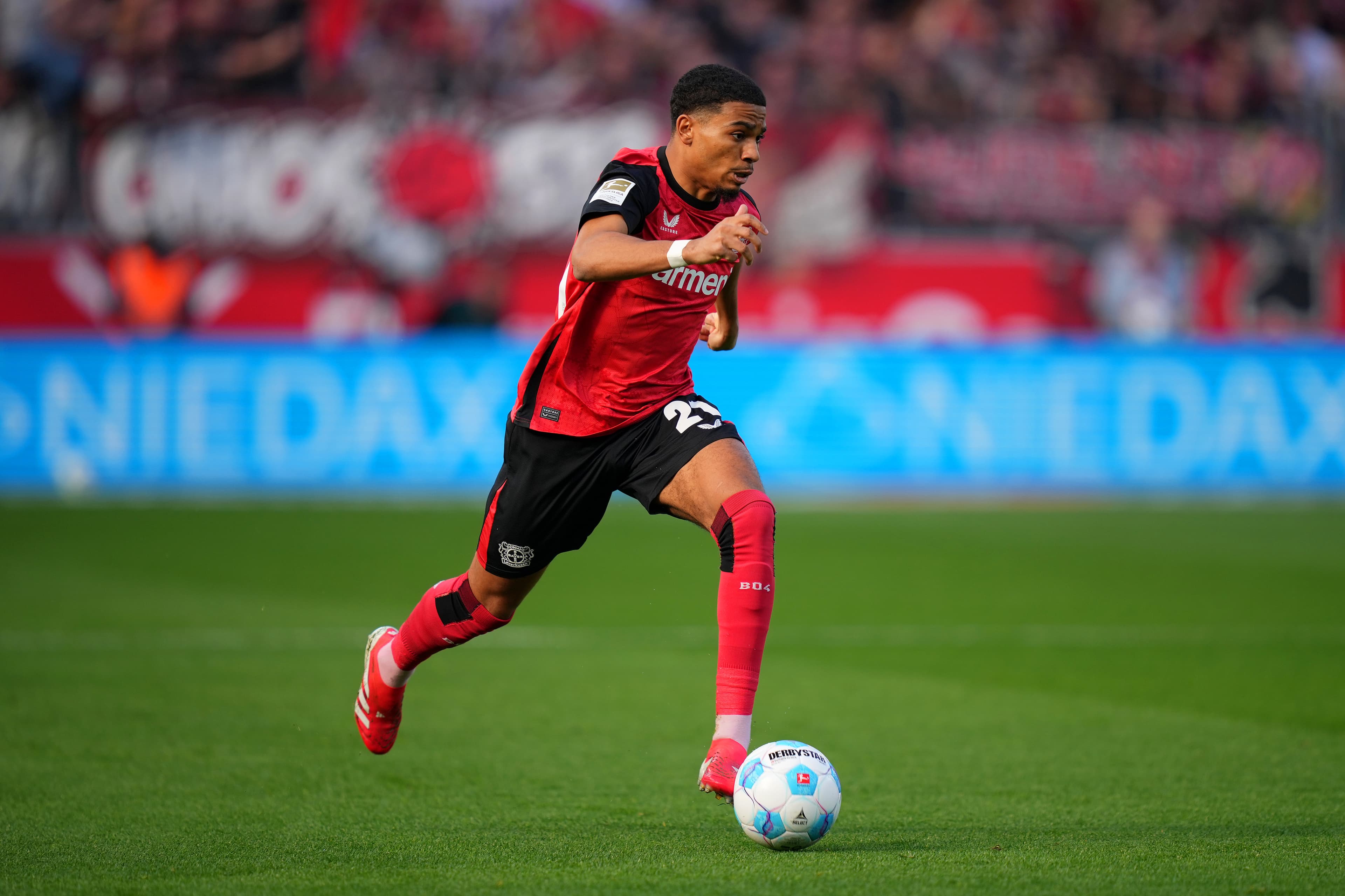 امین عدلی به بورنموث پیوست؛ انتقالی مهم برای فوتبال انگلیس