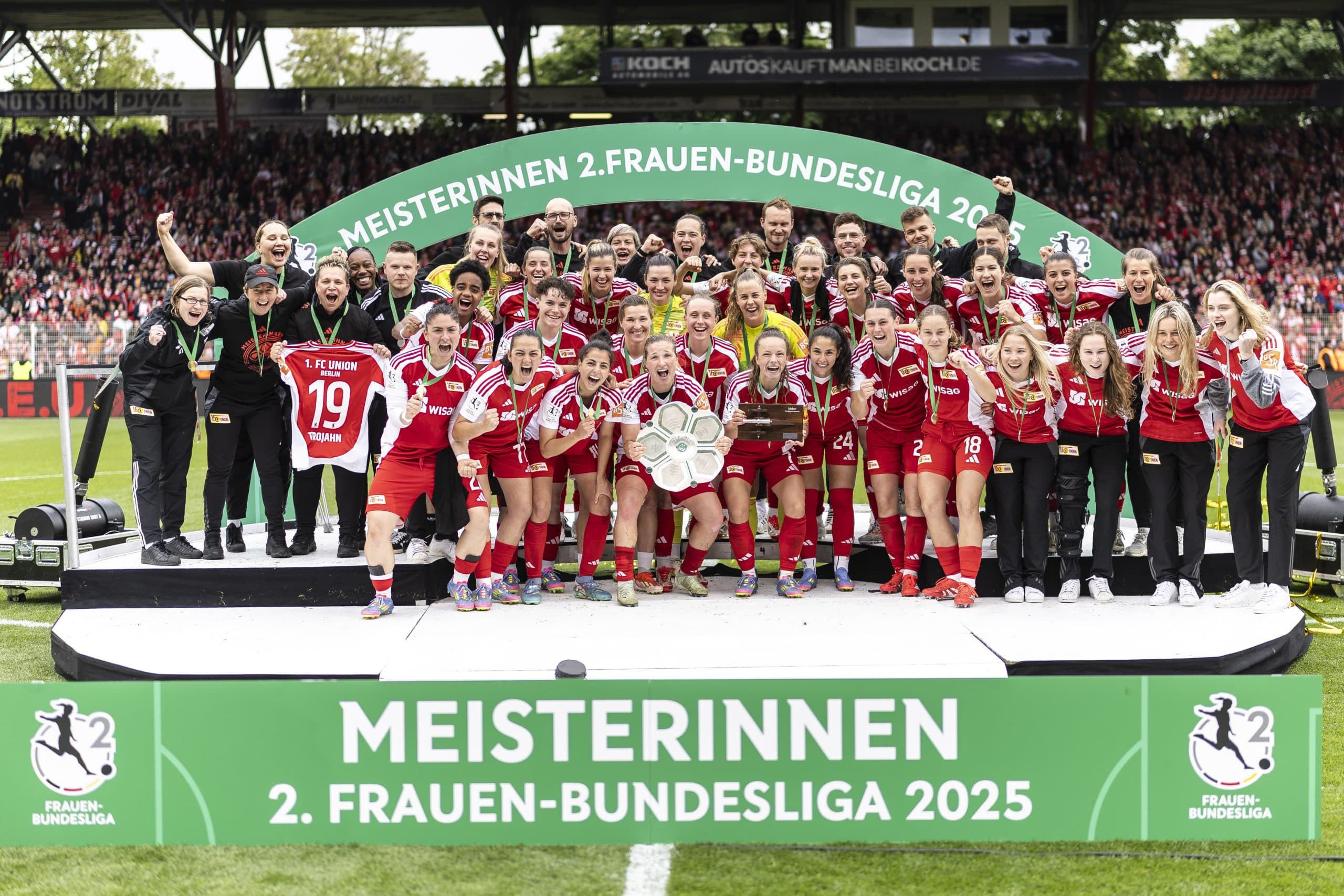 صعود تاریخی تیم زنان یونیون برلین به لیگ برتر فوتبال زنان آلمان