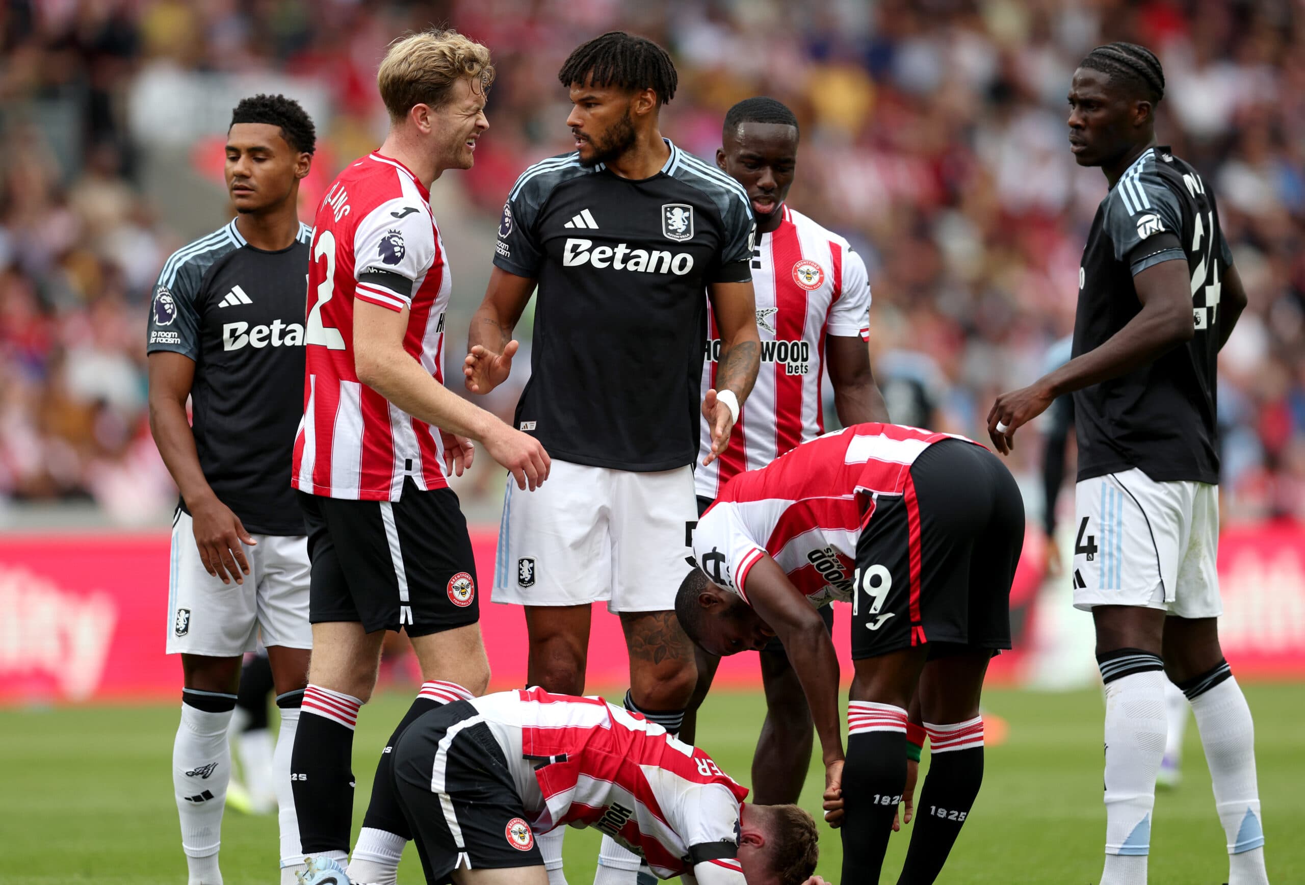 نمره‌دهی بازیکنان استون ویلا در شکست سخت مقابل برنتفورد