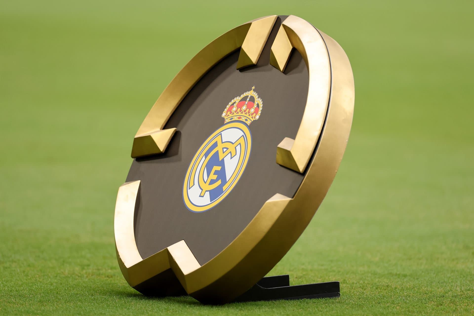 افشای اولیه رنگ‌های پیراهن خانگی رئال مادرید برای فصل ۲۷-۲۰۲۶