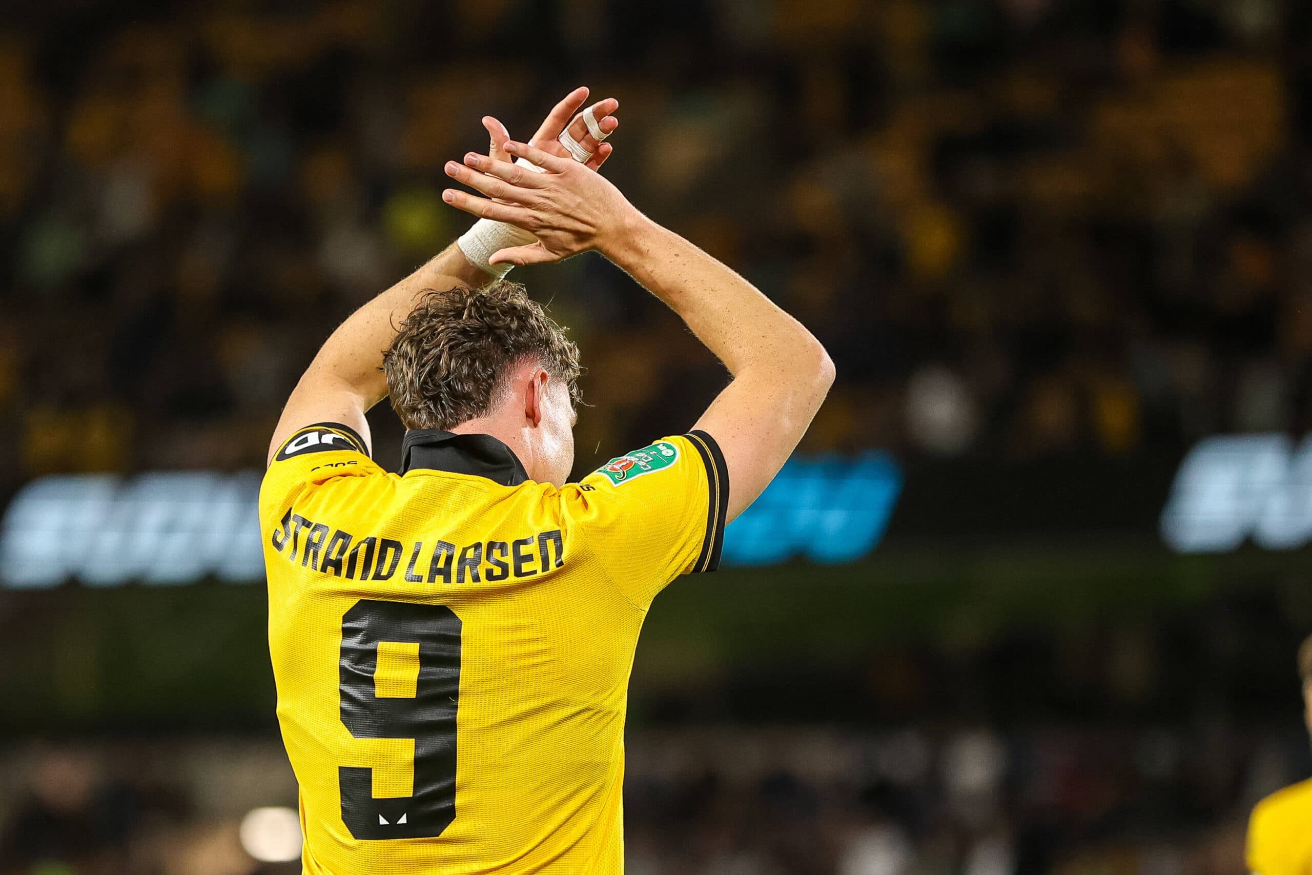 پیشنهاد بزرگ نیوکاسل برای جذب جانشین ایساک؛ جدال با ولورهمپتون بر سر یورگن استرند لارسن